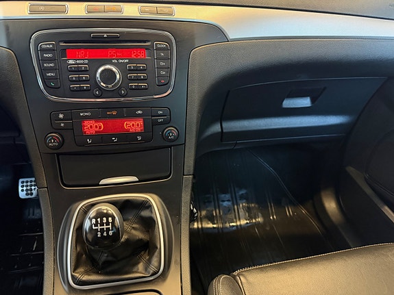 Ford S-MAX 8 of 18