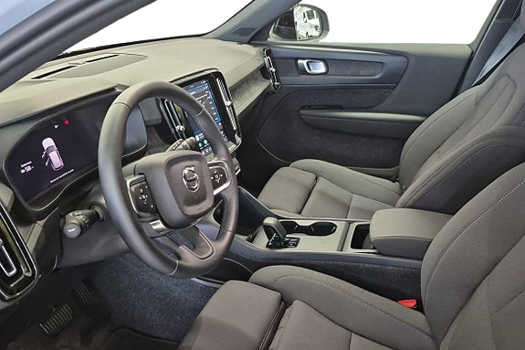 Volvo EX40 16 of 23