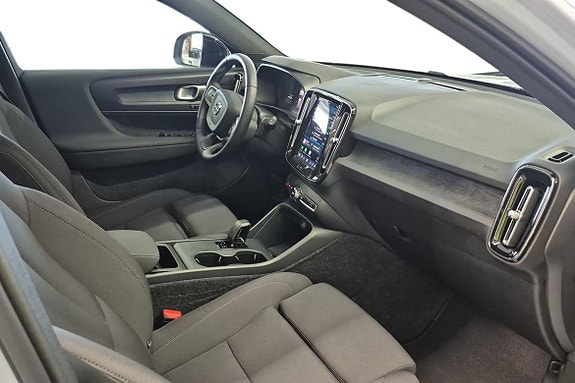 Volvo EX40 9 of 23