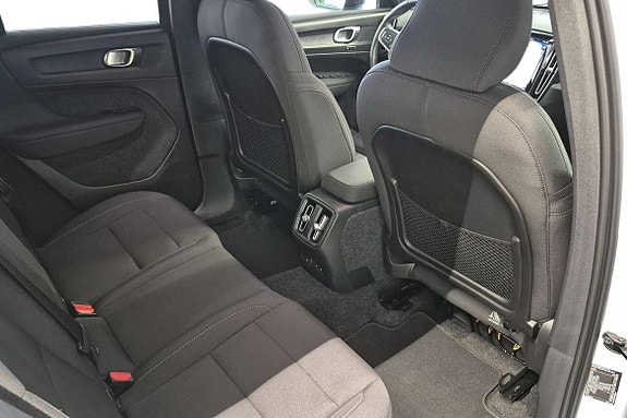 Volvo EX40 11 of 23