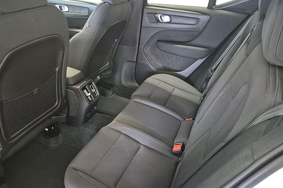 Volvo EX40 15 of 23