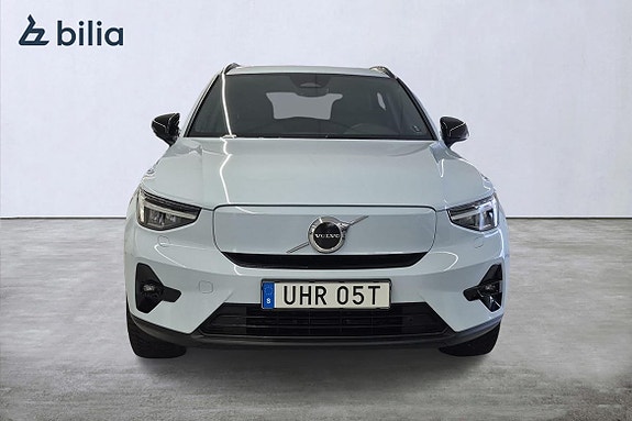 Volvo EX40 8 of 23