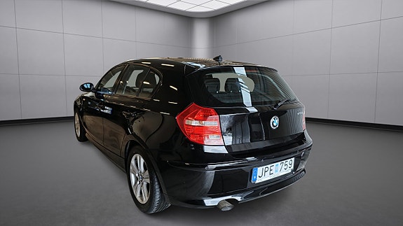 BMW 118d 3 of 5