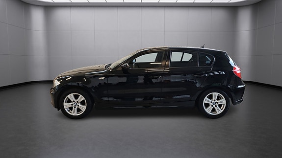 BMW 118d 2 of 5