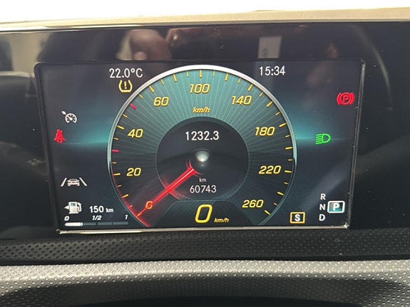Mercedes-Benz A200 10 of 22