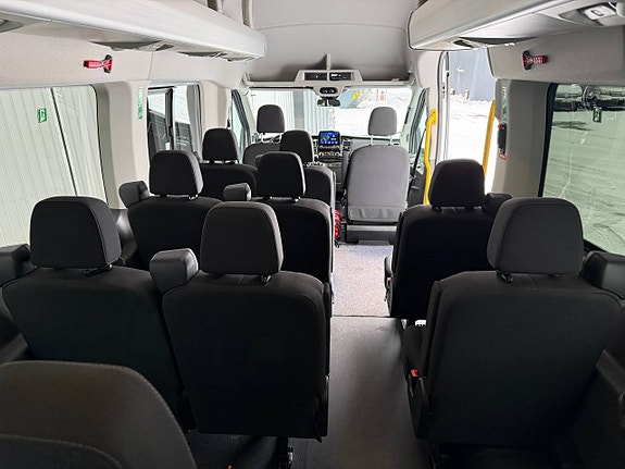 Ford Transit 9 of 12