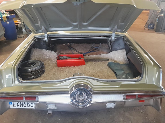 Chrysler Imperial 16 of 16