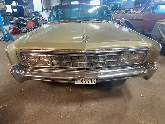 Chrysler Imperial 2 of 16