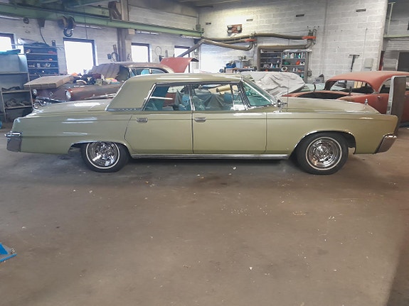 Chrysler Imperial 11 of 16