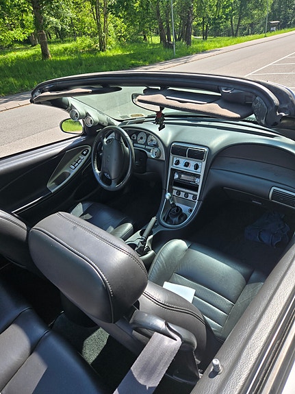Ford Mustang 6 of 14