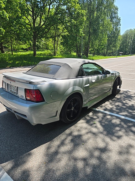 Ford Mustang 5 of 5