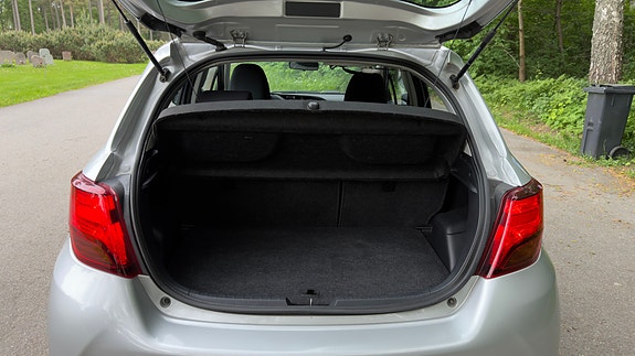 Toyota Yaris 3 of 11