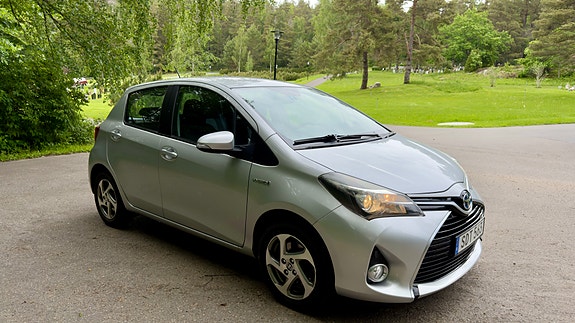 Toyota Yaris 4 of 11