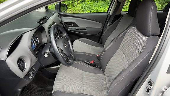 Toyota Yaris 8 of 11
