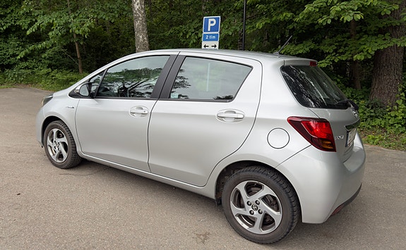 Toyota Yaris 2 of 11