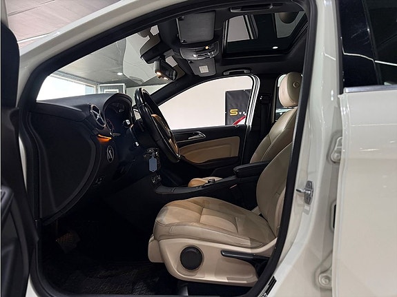 Mercedes-Benz B180 5 of 5