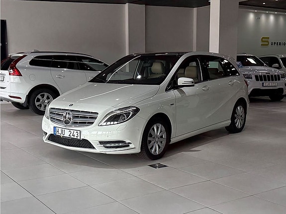 Mercedes-Benz B180 4 of 5