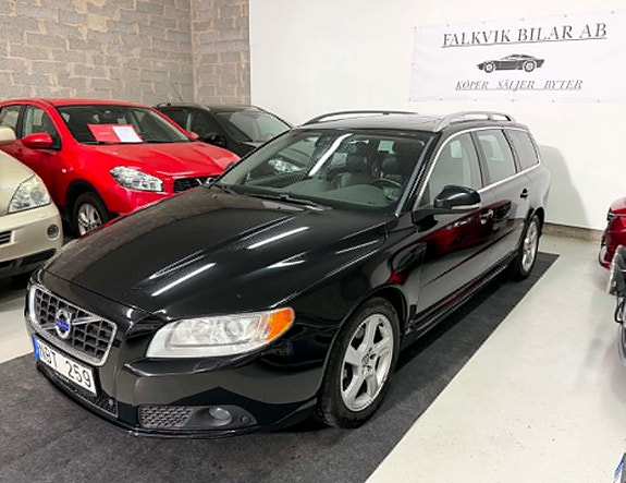 Volvo V70 2 of 26