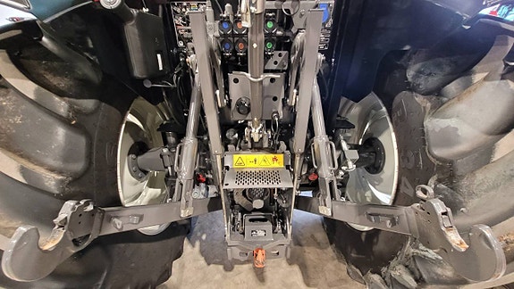 Valtra A85 HiTech / Lastare / Ölmstad skyddsplåtar 11 of 12