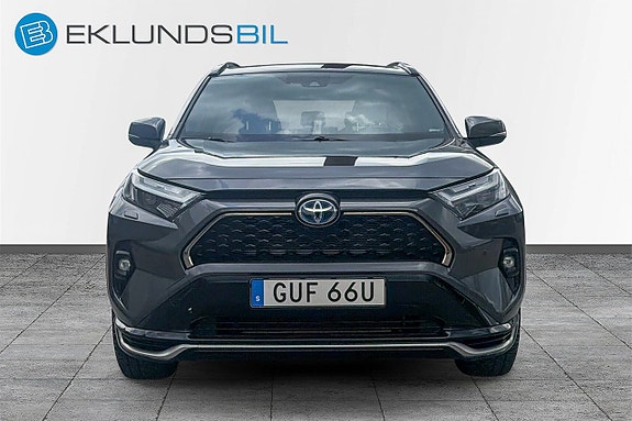 Toyota RAV4 Plug-in Hybrid 3 of 5