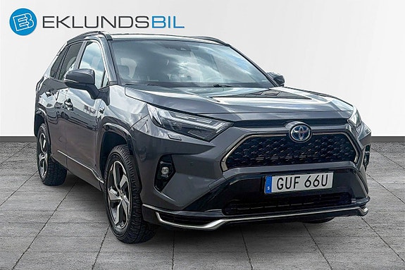 Toyota RAV4 Plug-in Hybrid 4 of 5