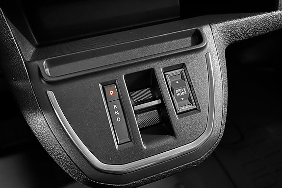 Peugeot e-Expert 19 of 23