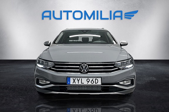 Volkswagen Passat Alltrack 3 of 5