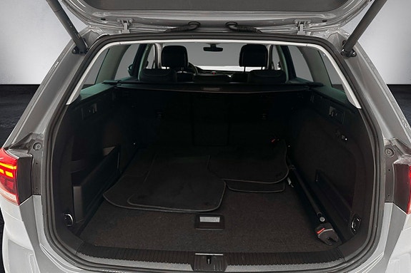 Volkswagen Passat Alltrack 17 of 20