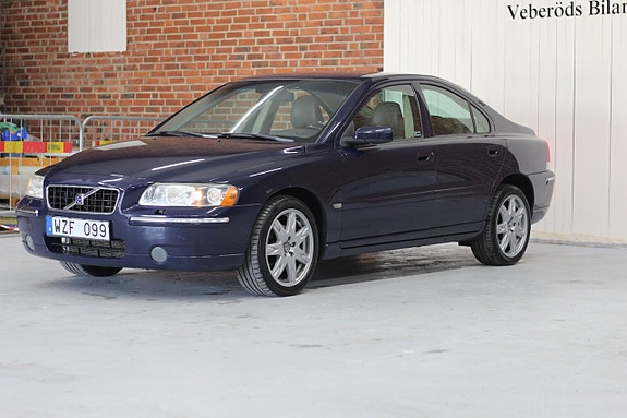 Volvo S60 2 of 5