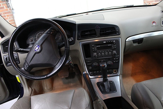 Volvo S60 3 of 5