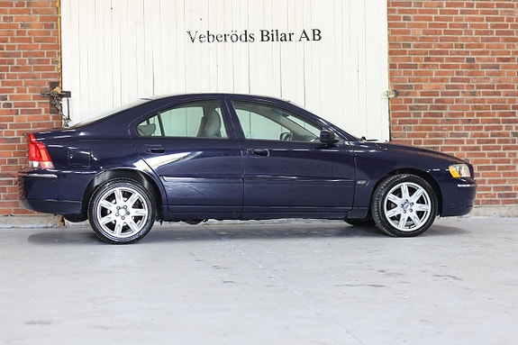 Volvo S60 4 of 5
