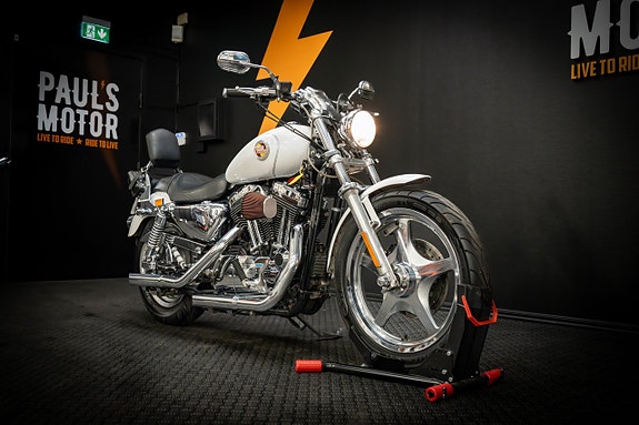 Harley-Davidson Sportster 1200 Custom (XL1200C) 3 of 16