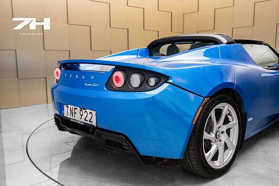 Tesla Roadster 17 of 21