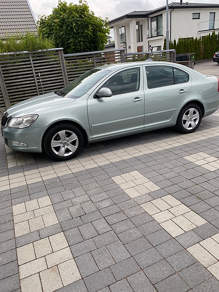 Skoda Octavia 2 of 5