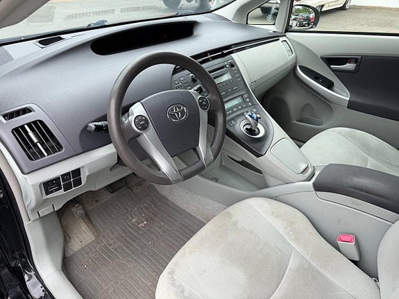 Toyota Prius 15 of 15