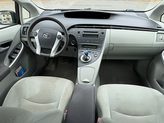 Toyota Prius 13 of 15