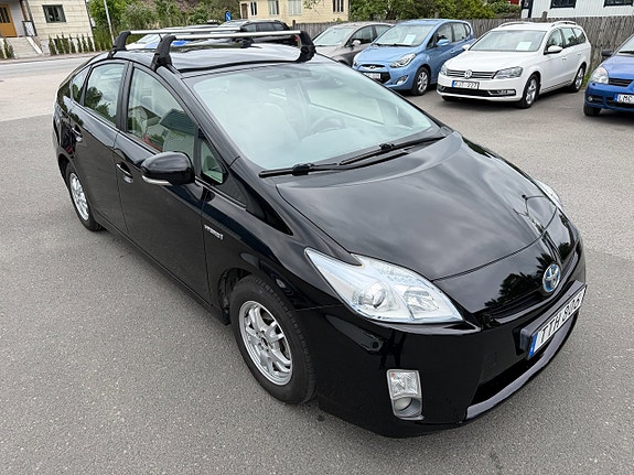 Toyota Prius 8 of 15
