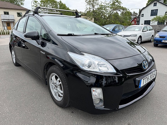 Toyota Prius 9 of 15