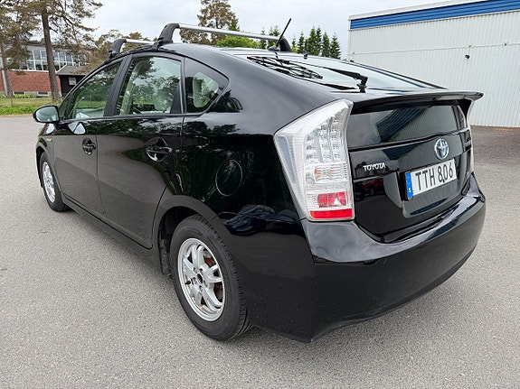 Toyota Prius 5 of 5
