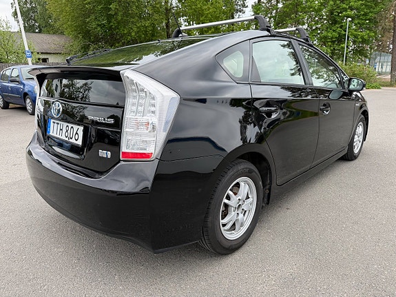Toyota Prius 6 of 15