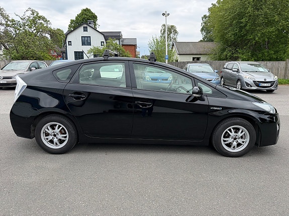 Toyota Prius 7 of 15