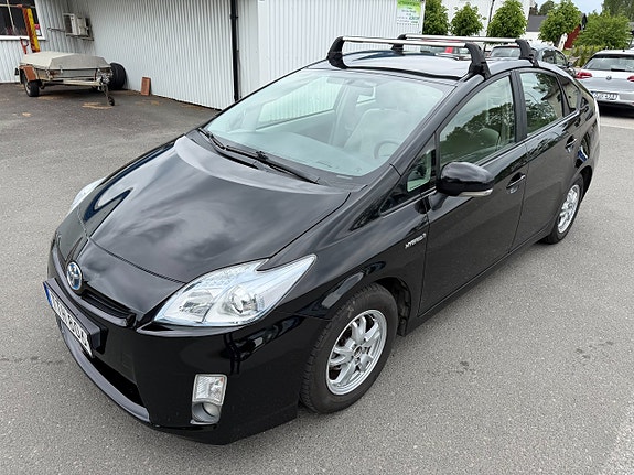 Toyota Prius 3 of 5