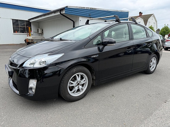 Toyota Prius 2 of 5