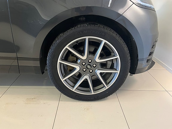 Land Rover Range Rover Velar 7 of 11