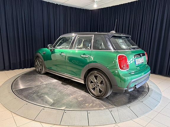 MINI Cooper 4 of 5