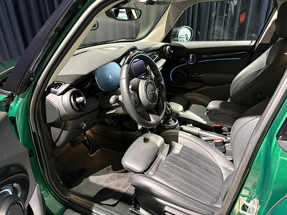 MINI Cooper 11 of 15