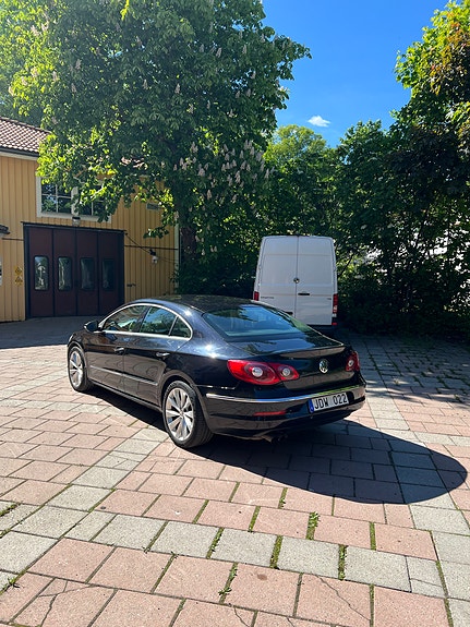 Volkswagen Passat CC 2 of 5