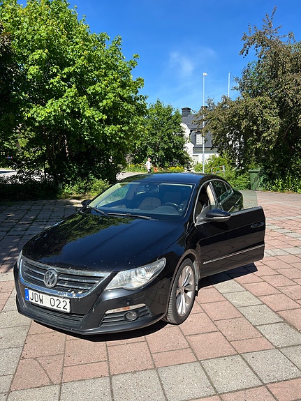 Volkswagen Passat CC 3 of 5