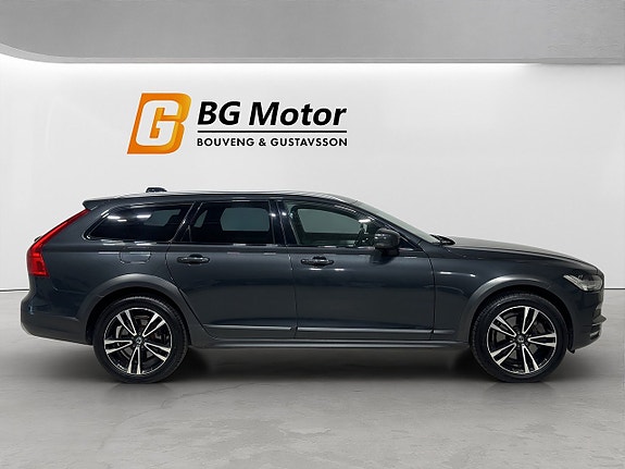 Volvo V90 Cross Country 3 of 5
