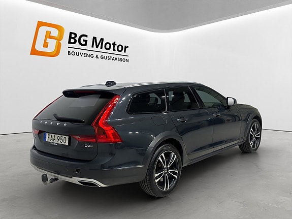Volvo V90 Cross Country 4 of 5